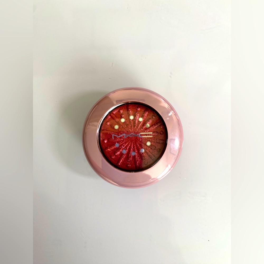 MAC Extra Dimension Foil Eyeshadow in “Firewerk The Room”